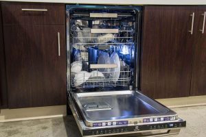 sua-may-rua-bat-electrolux