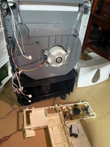 sua-may-hut-am-tai-huynh-thuc-khang-2