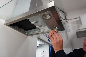 sua-may-hut-mui-tai-den-lu-1