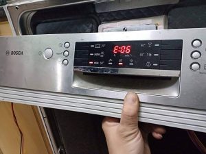 sua-may-rua-bat-tai-Vinhomes Smart City-2
